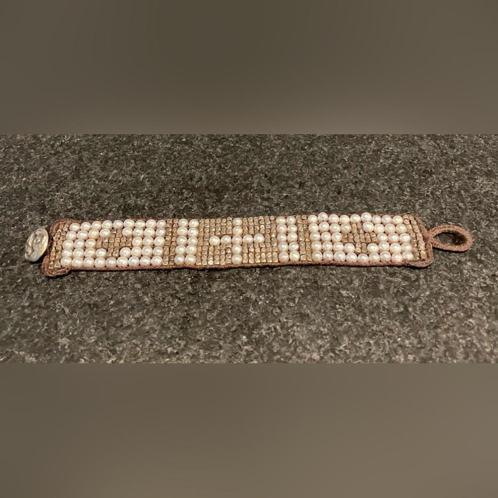 LOVE HEELS PEARL & METAL BRACELET